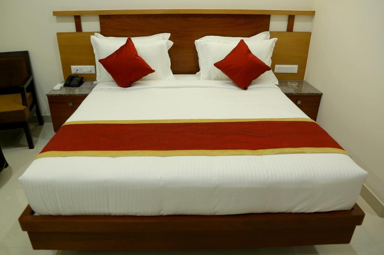 Hotel U.T.Elegance Bangalore Extérieur photo