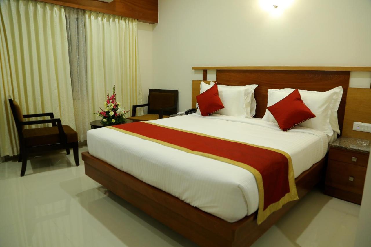 Hotel U.T.Elegance Bangalore Extérieur photo